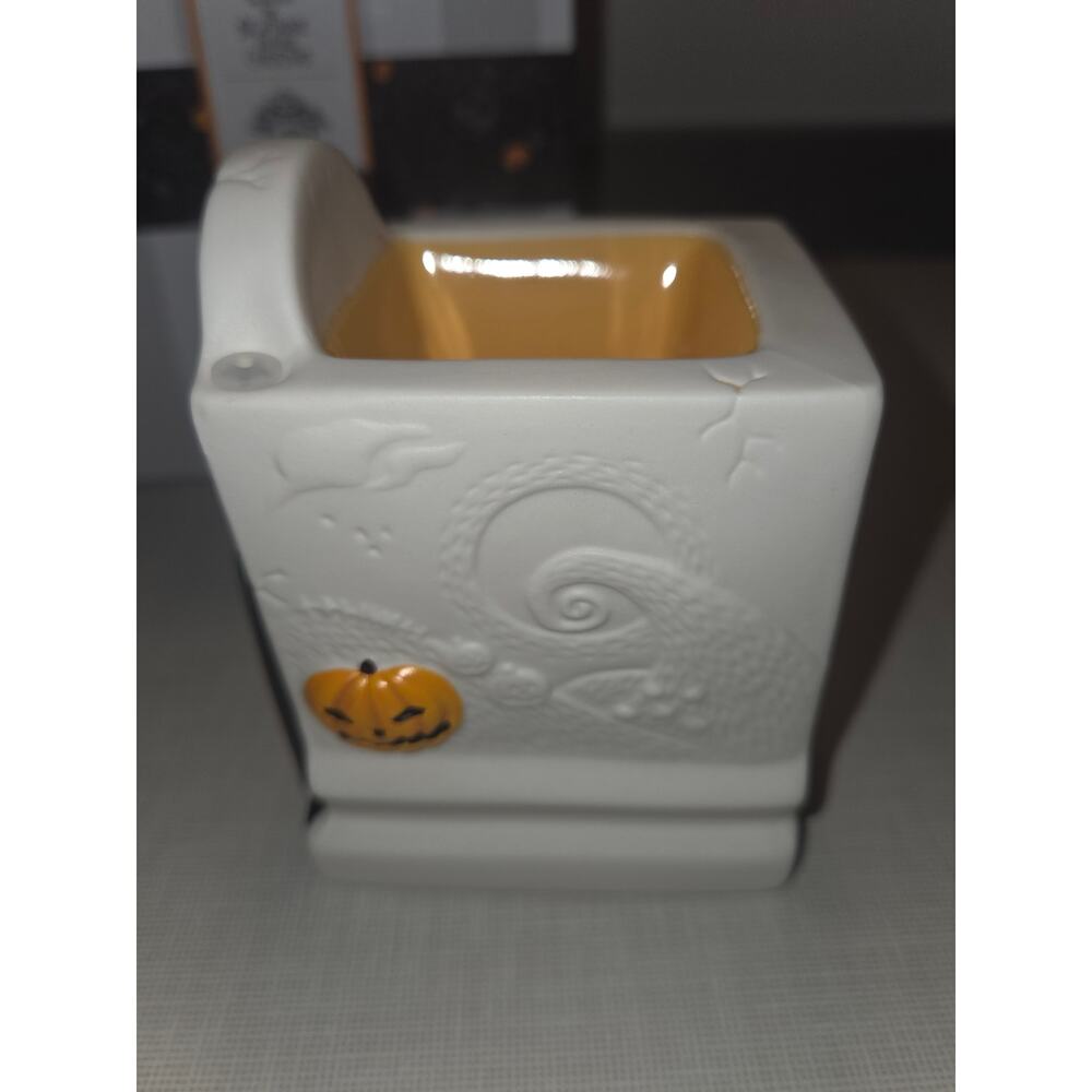 Jack Skellington: Pumpkin King Mini Plug-in RETIRED Scentsy Warmer - Picture 7 of 9